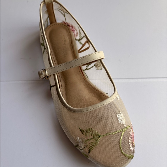 Beige Embroidered Mary Jane Flats with Floral Detail - Women's - Picture 4 of 6